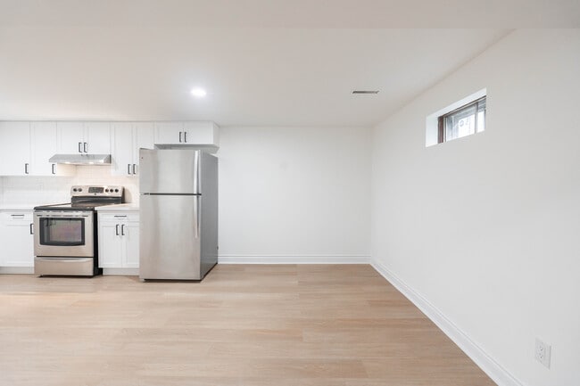 Building Photo - 75 Wright Crescent