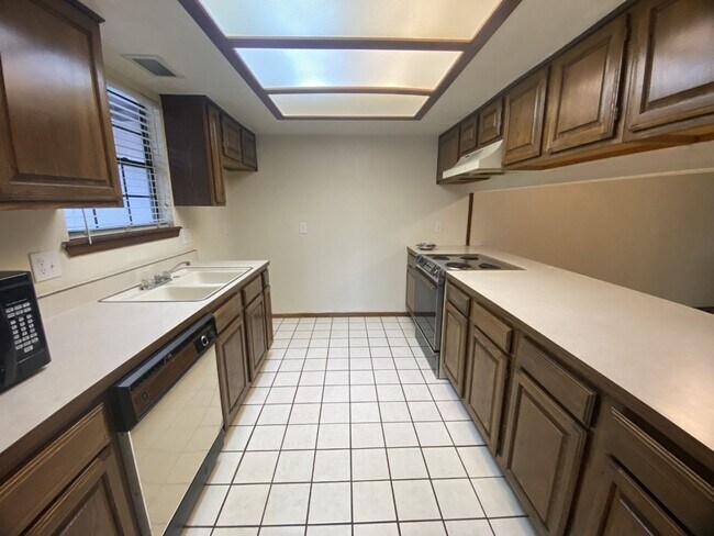 Foto del edificio - Townhome in Edmond! Sweet Neighborhood!
