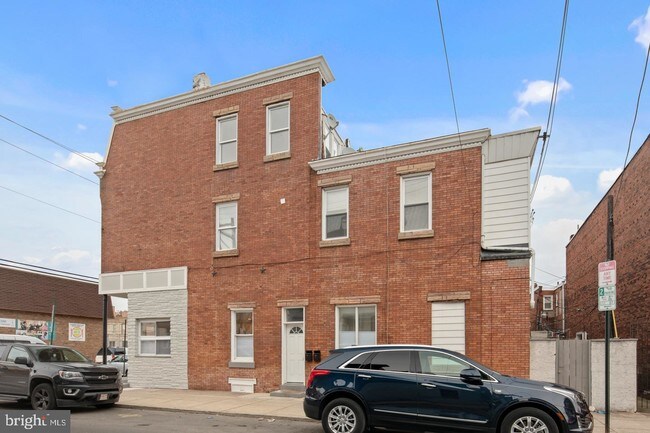 Building Photo - 1440 W Porter St