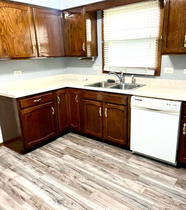 Building Photo - 1200 E Ardyce Ln
