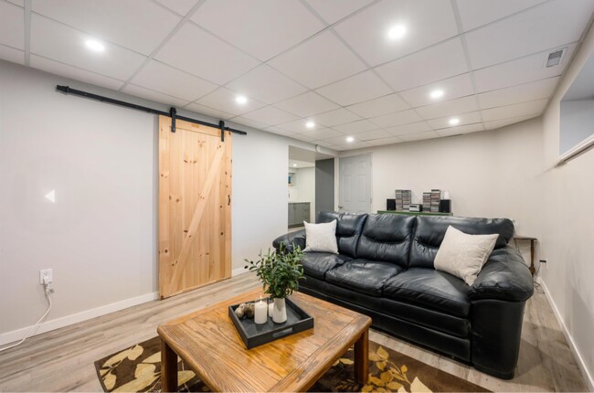 Photo du bâtiment - 17265 59A Av