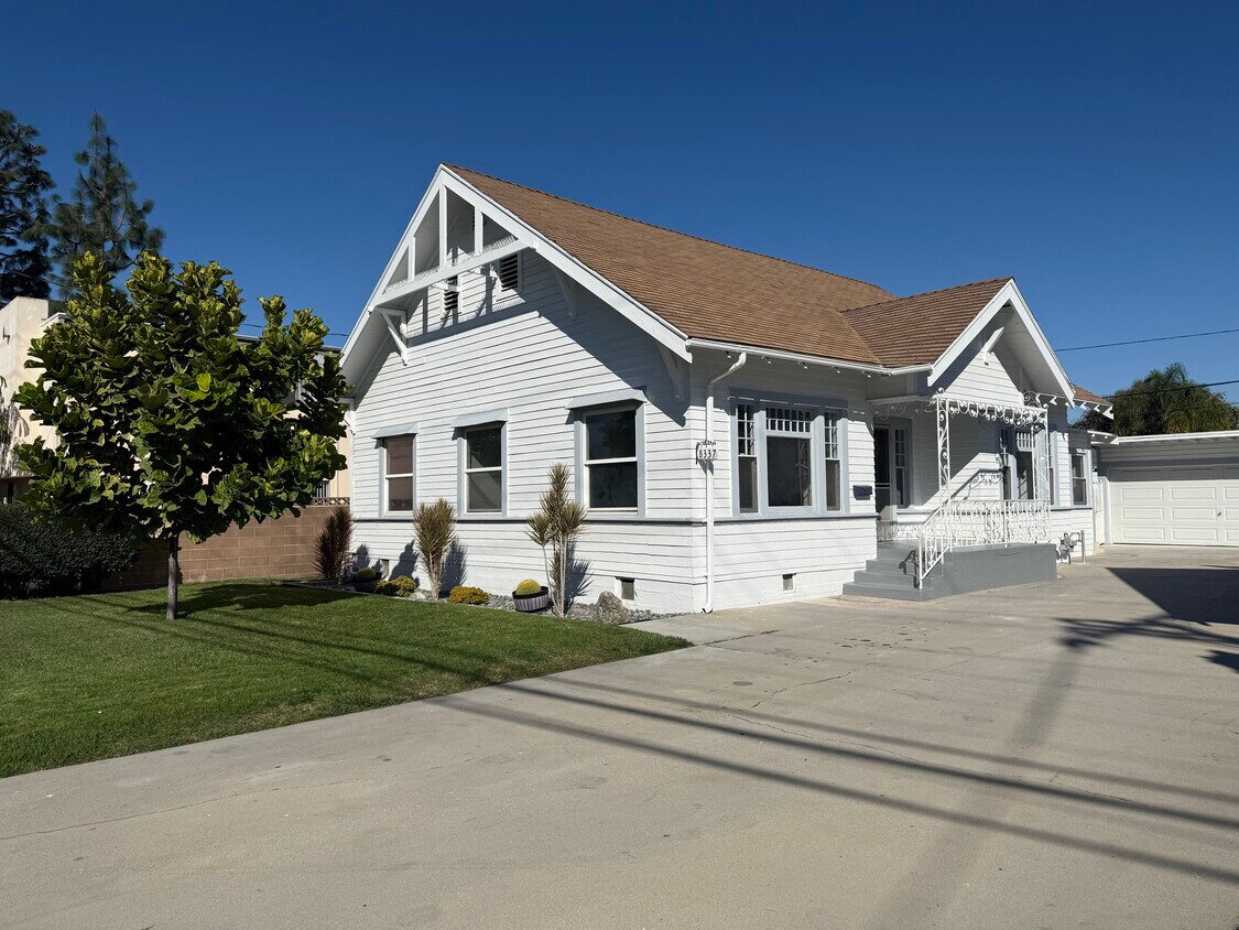 Foto principal - 8337 Alameda St