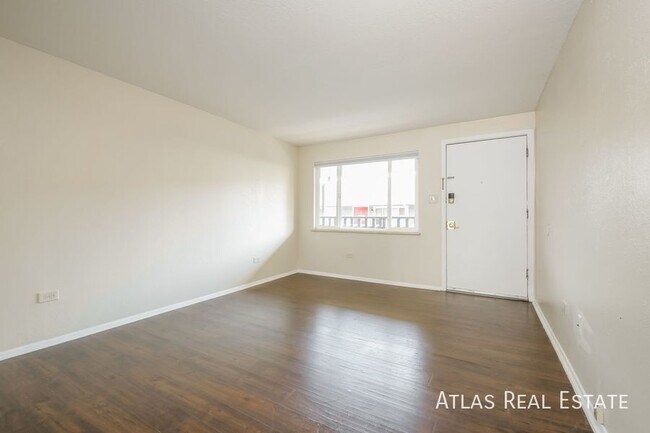 Foto del edificio - Spacious 2 bed 1 bath unit in Lakewood ! F...