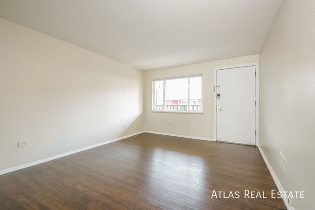 Building Photo - Spacious 2 bed 1 bath unit in Lakewood ! F...