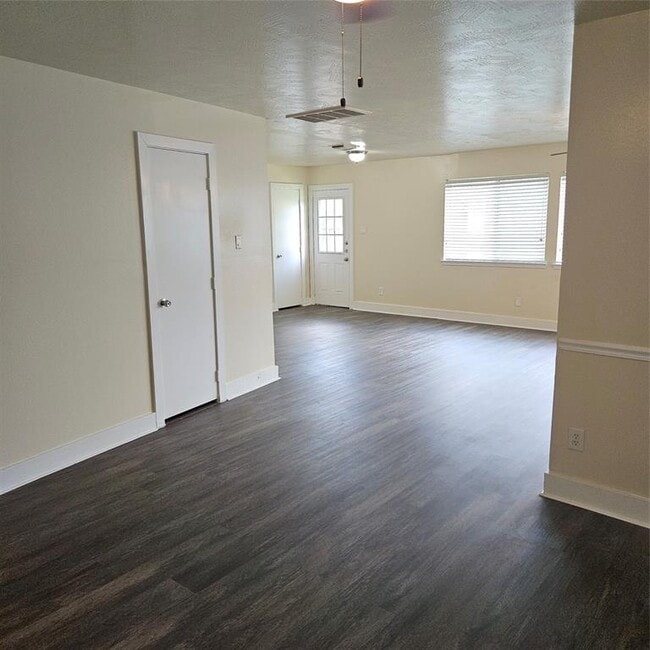 Building Photo - 20922 Young Meadows Way