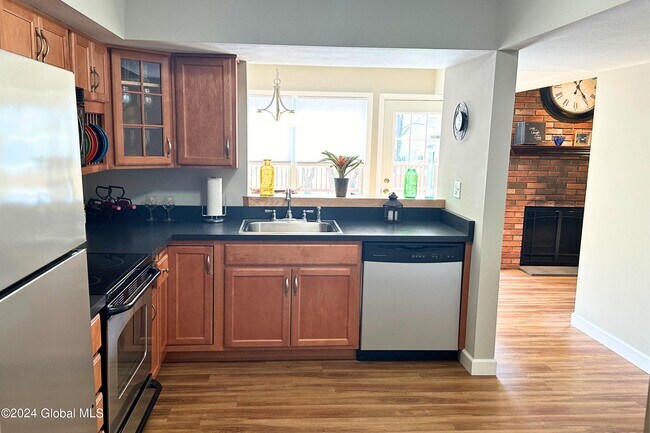 Foto del edificio - 23 Mohawk Trail