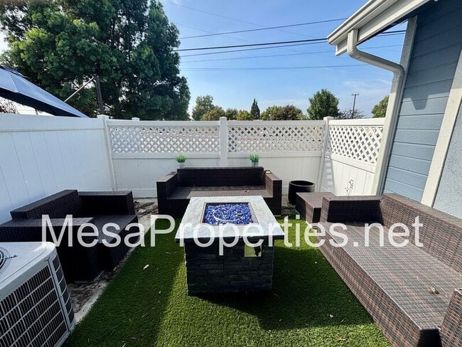 Foto del edificio - 118 N Glendora Ave