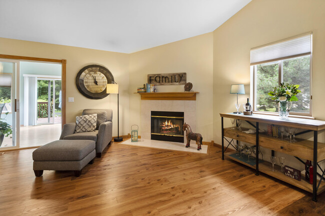 Foto del edificio - 1381 Edgewood Dr