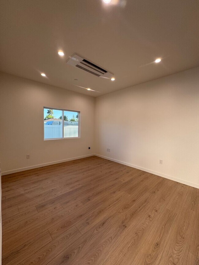 Foto del edificio - Newly Built Attached ADU in Prime Glenoaks Blvd, Burbank