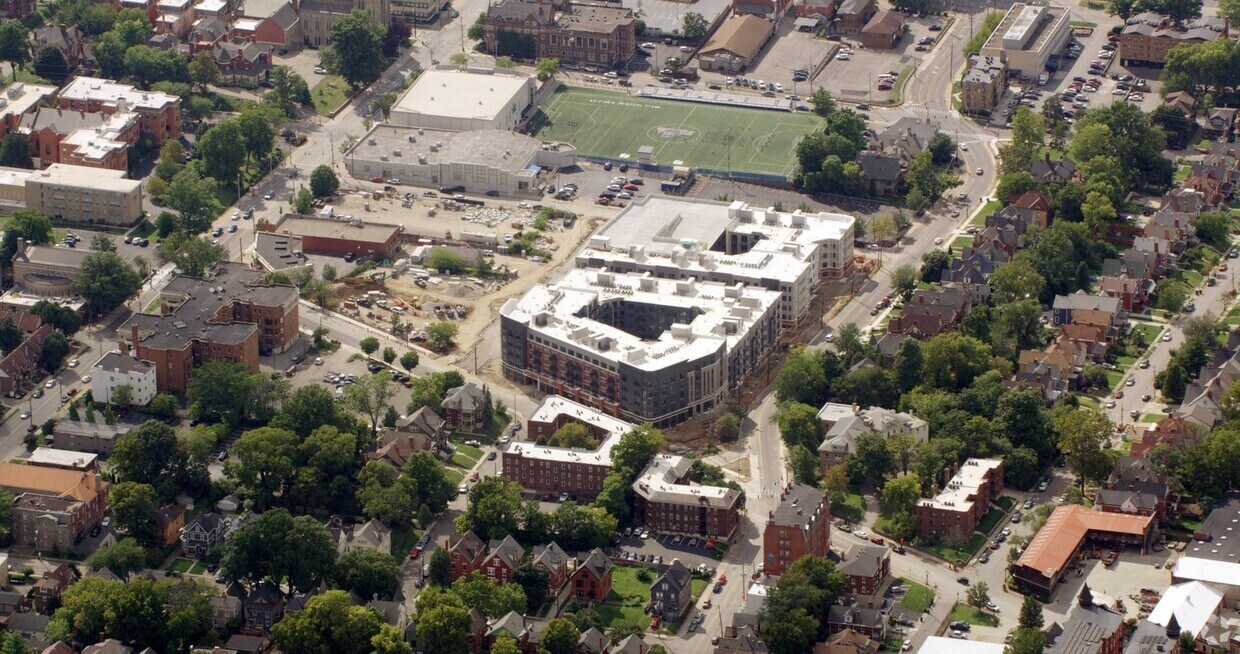 WOODBURN EXCHANGE 2533 Woodburn Ave Cincinnati, OH