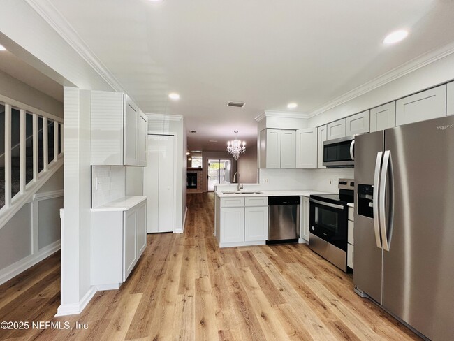 Building Photo - 5523 Cabot Dr N