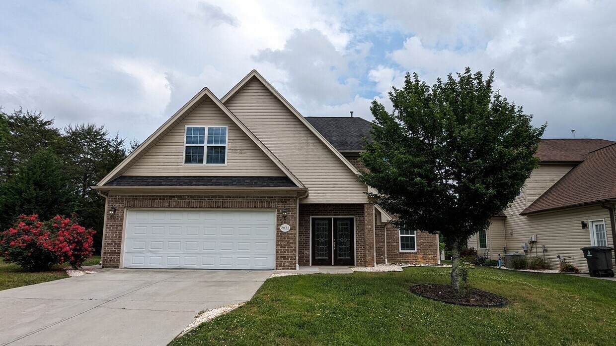 Foto principal - 2833 Eland Drive