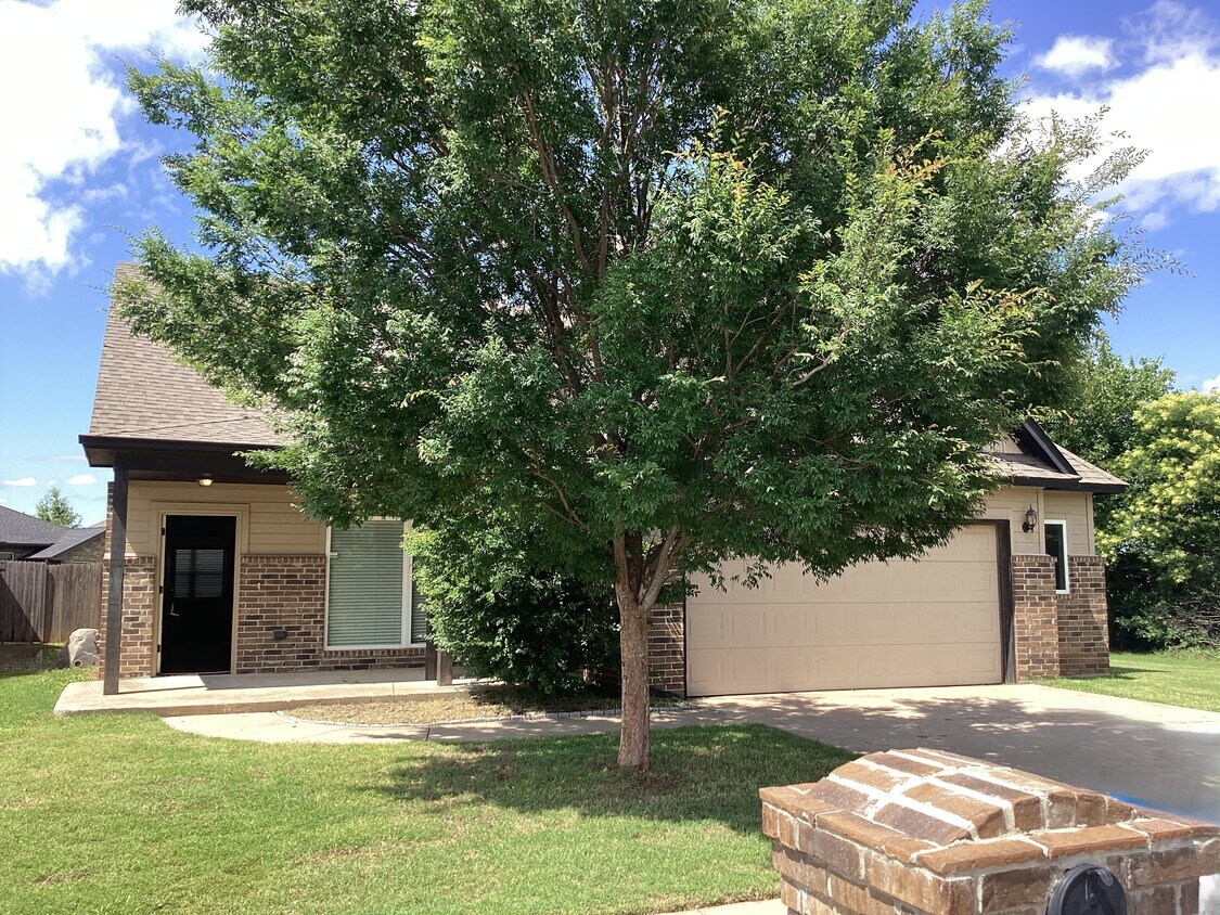 Foto principal - 8229 NW 140th St