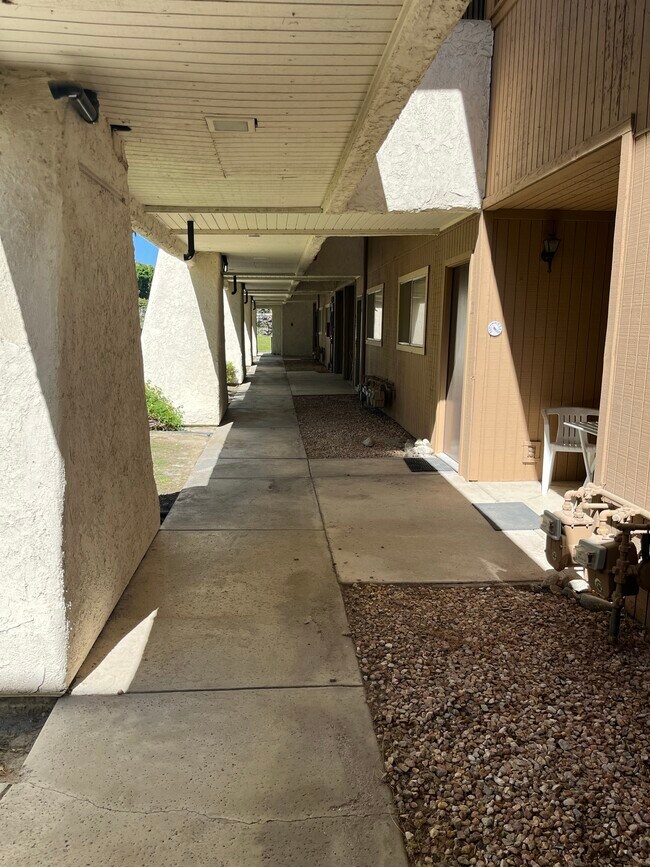 Foto del edificio - 2875 N Los Felices Rd