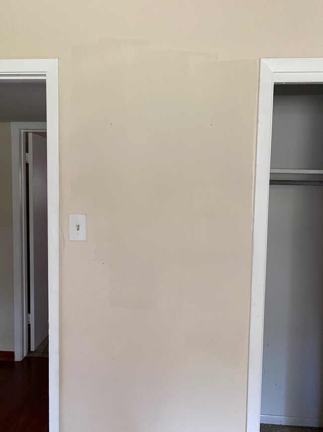 Building Photo - 2914 Hemlock Dr