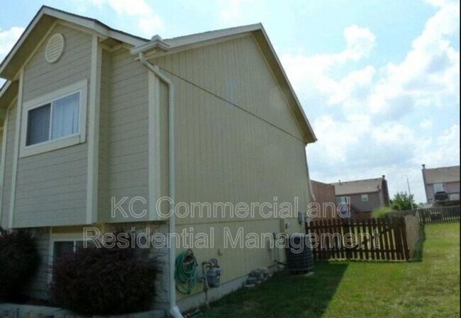 Building Photo - 11514 N Windsor Ave