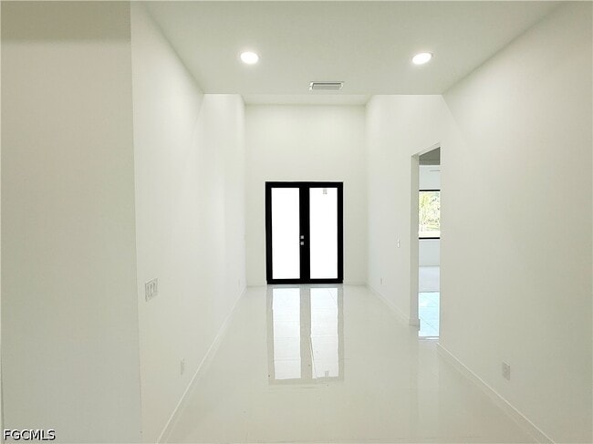 Building Photo - 4322 Kismet Pkwy W