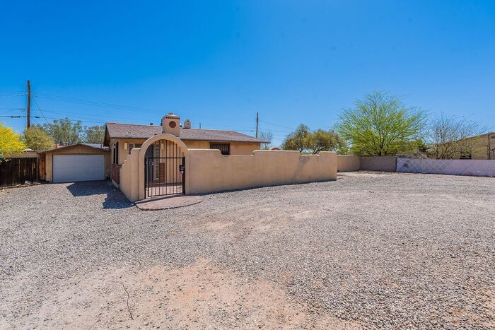 Spacious 4 bed 2 bath - Spacious 4 bed 2 bath