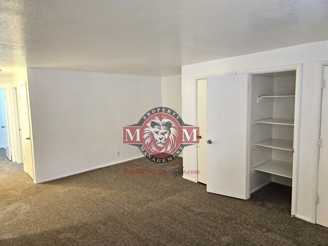 Building Photo - 2 BD 1 Bath Condo Remodeled Through-Out