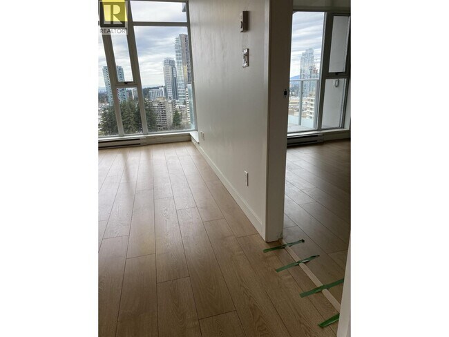 Photo du bâtiment - 6588 Nelson Ave