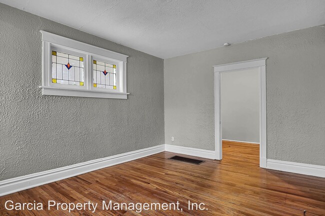 Foto del edificio - 5016-5018 Lindenwood Ave