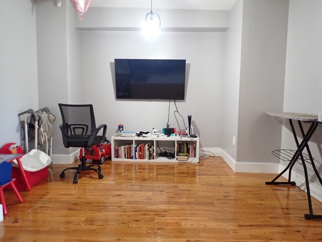 Building Photo - 203 Crystal St