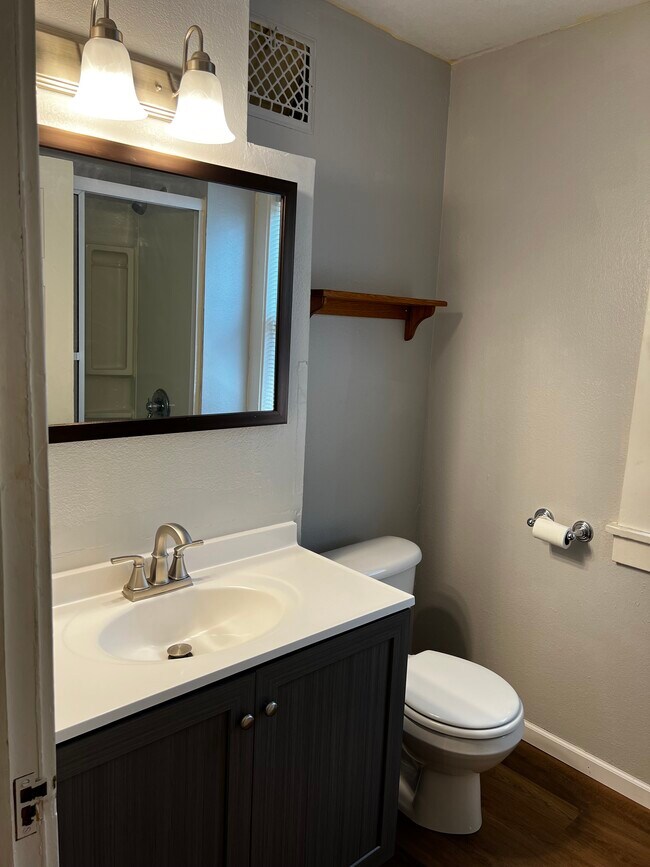 Foto del edificio - 820 10th Ave N