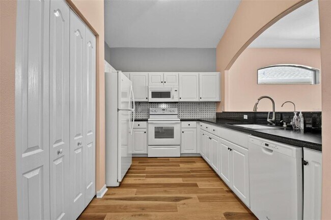 Foto del edificio - 33 Summerwind Cir