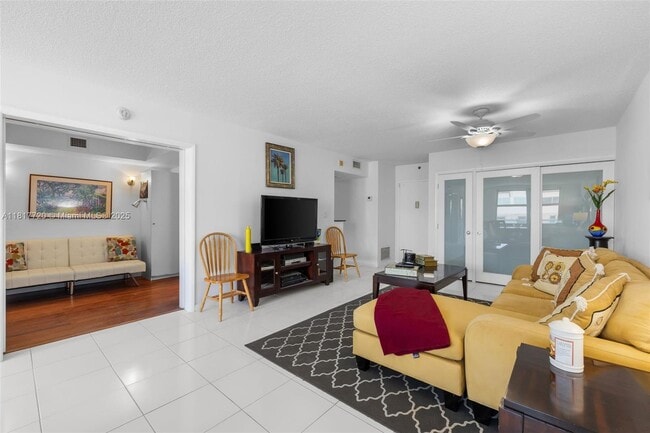 Building Photo - 9511 Collins Ave
