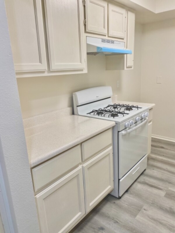 Building Photo - 15020 Burbank Blvd