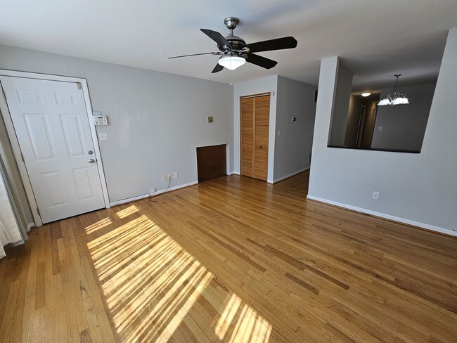 Foto del edificio - 1140 W Barry Ave