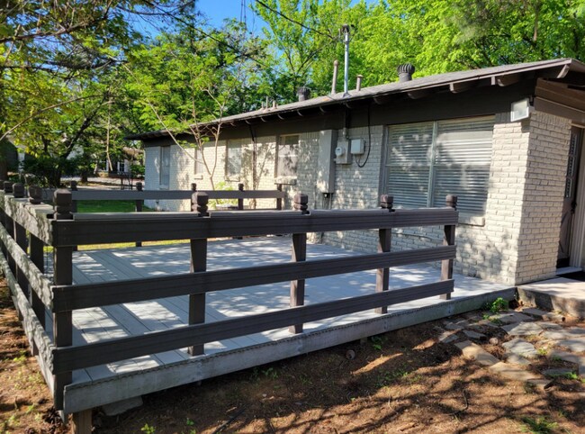 Foto del edificio - 3159 Southlake Park Rd