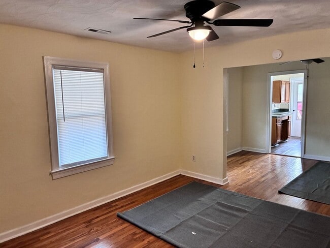 Building Photo - 840 32nd St