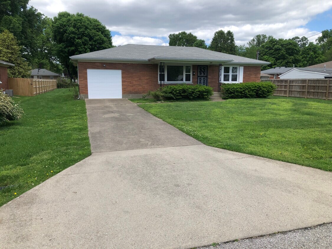 Foto principal - 5201 Rodgers Rd
