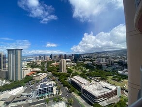 Building Photo - 801 S King St
