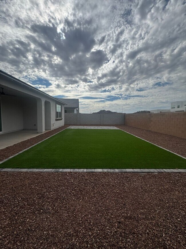 Foto del edificio - BRAND NEW HOME IN ALORAVITA