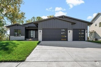 Building Photo - 70 NW Wilder Ct
