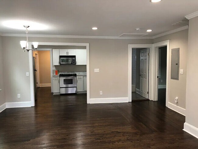 Building Photo - 4 Bed 2 Bath in Atlanta!