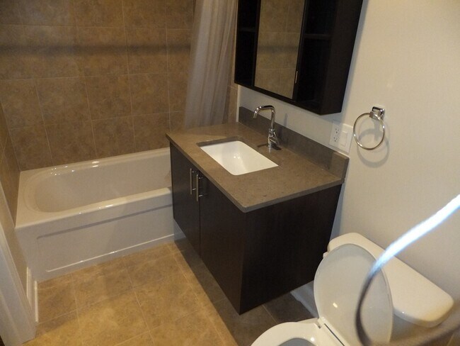 Foto del edificio - 5011 N Troy St