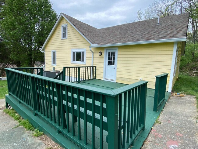 Photo - Spacious 3 Bedrooms Located in Hermitage /... House