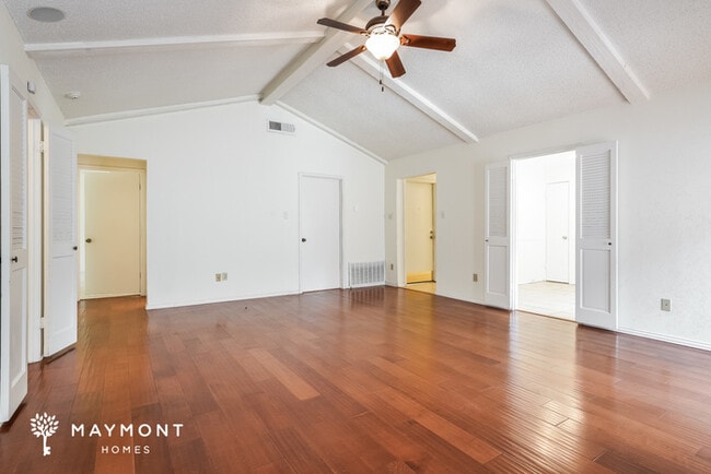 Foto del edificio - 2211 Benbrook Dr