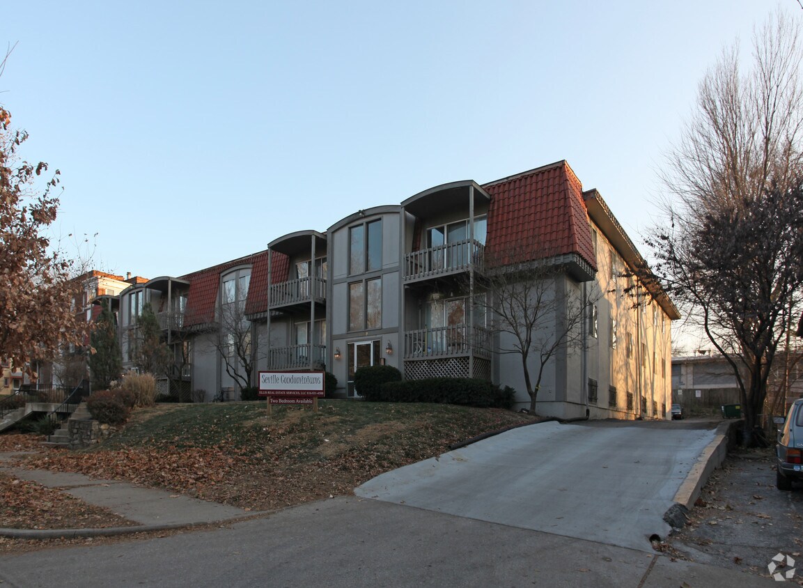 Foto principal - 1023-1079 W 38th St