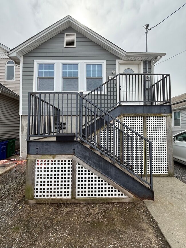 Mint 2 Bed/2 Bath Single-Family Home in Howard Beach! - Mint 2 Bed/2 Bath Single-Family Home in Howard Beach!