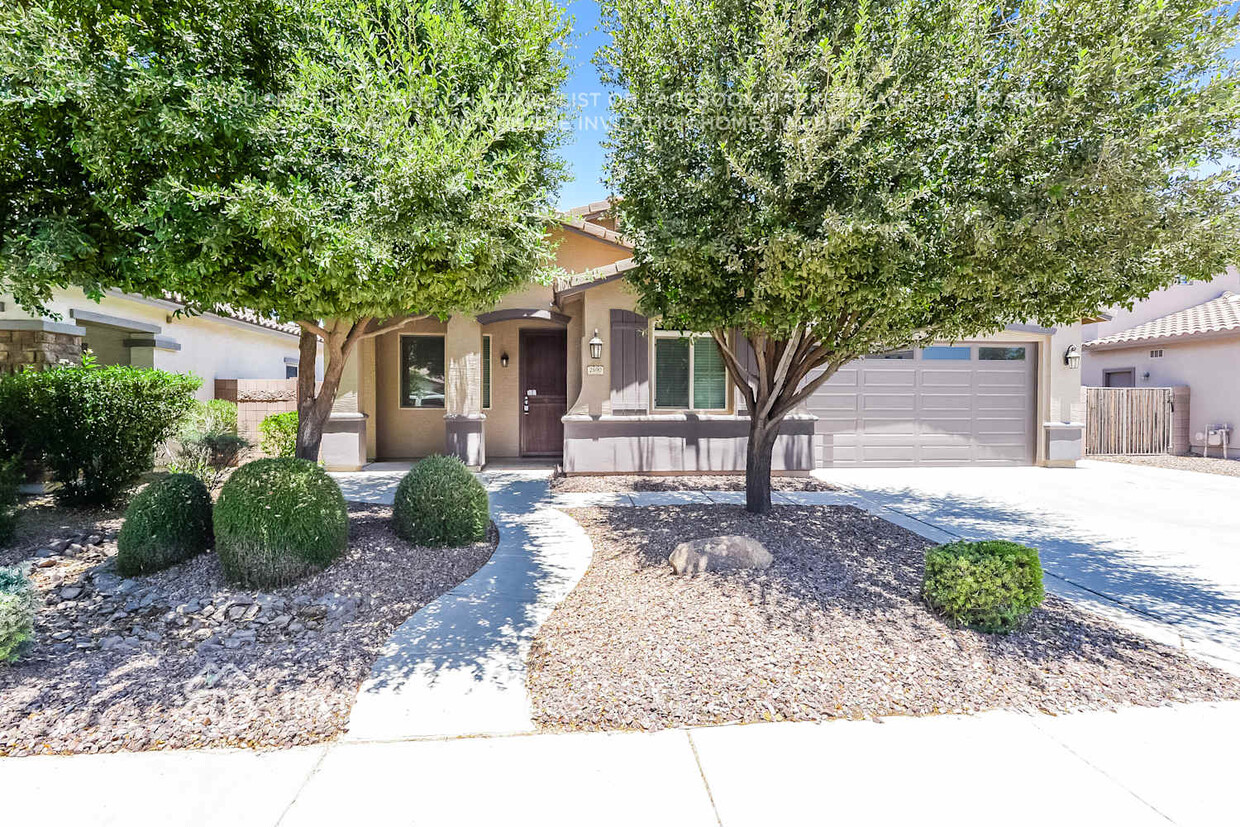 Primary Photo - 2690 E Narrowleaf Dr