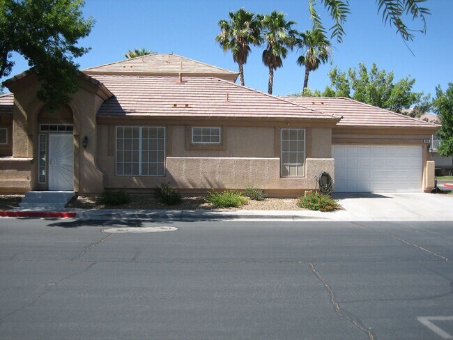 Foto del edificio - Single story, gated, 3bed, 2bath, 2car garage, Club house, Community Pool, Spa, Fitness room, CCRs