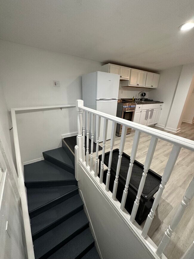 Building Photo - 37 Maud St