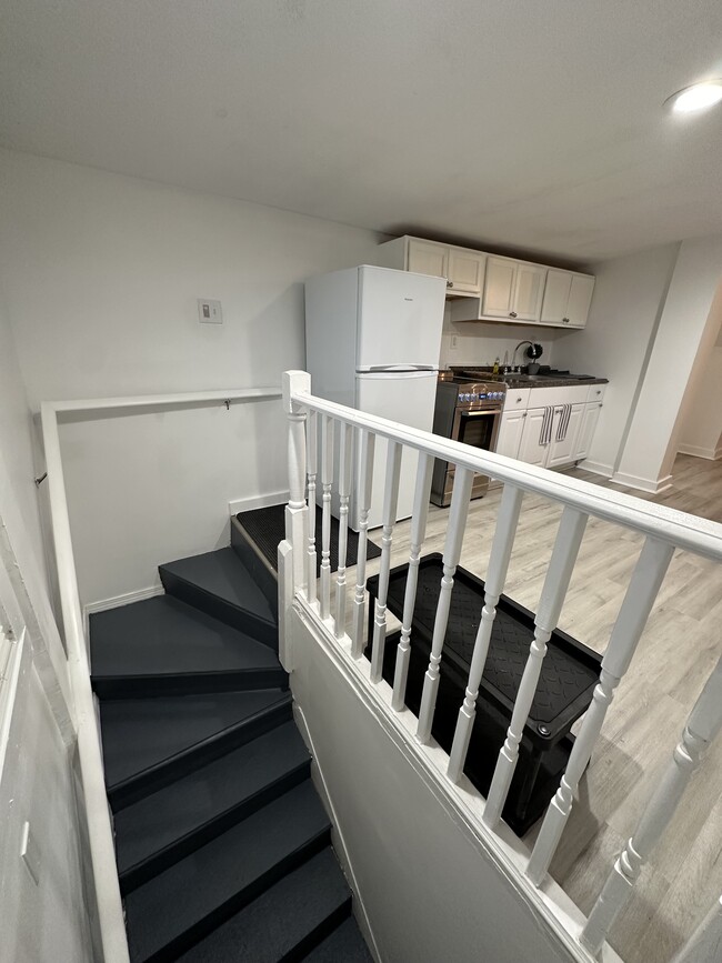 Building Photo - 37 Maud St