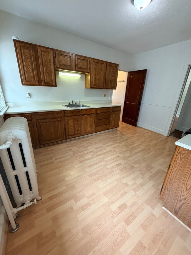 Foto del edificio - 142 Maplewood Ave