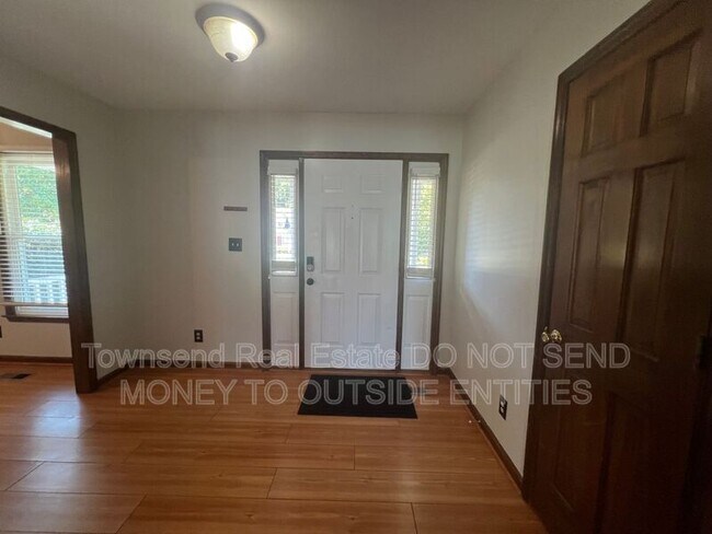Foto del edificio - 6149 Lakeway Dr
