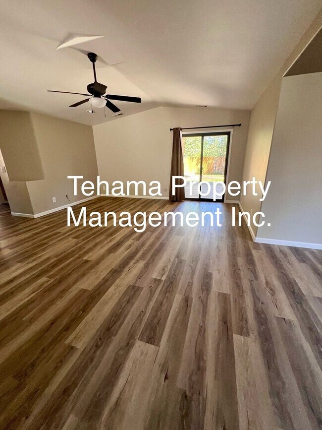 Foto del edificio - Beautiful 3 bedroom 2 bath home in Redding, CA